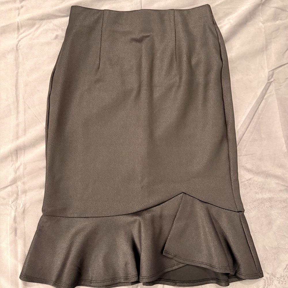 STITCH Collection Faux Leather Black Ruffle Hem Skirt - Size L Elastic Waist